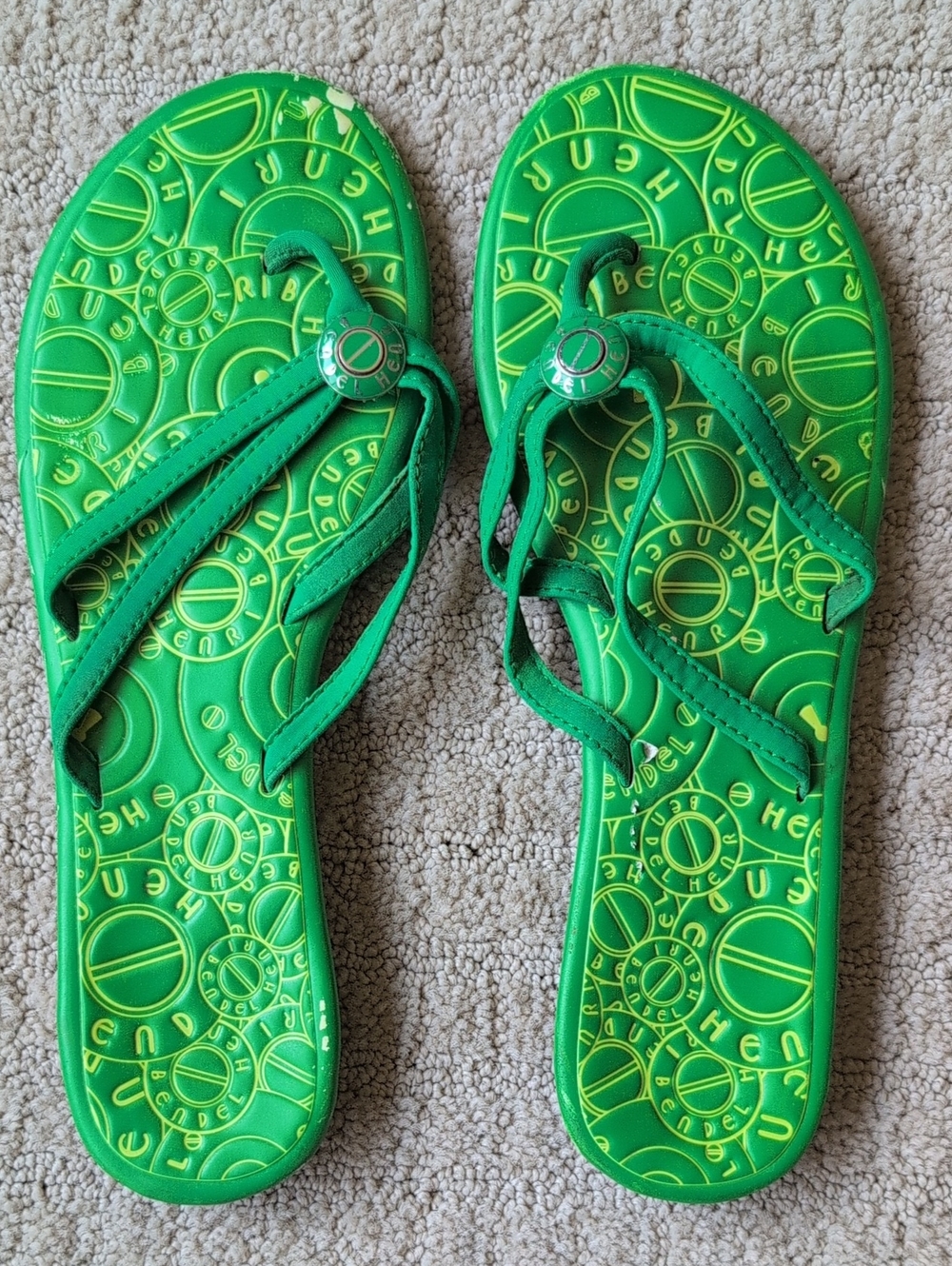 Henri Bendel Green Logo Flip Flop Sandals Size 8